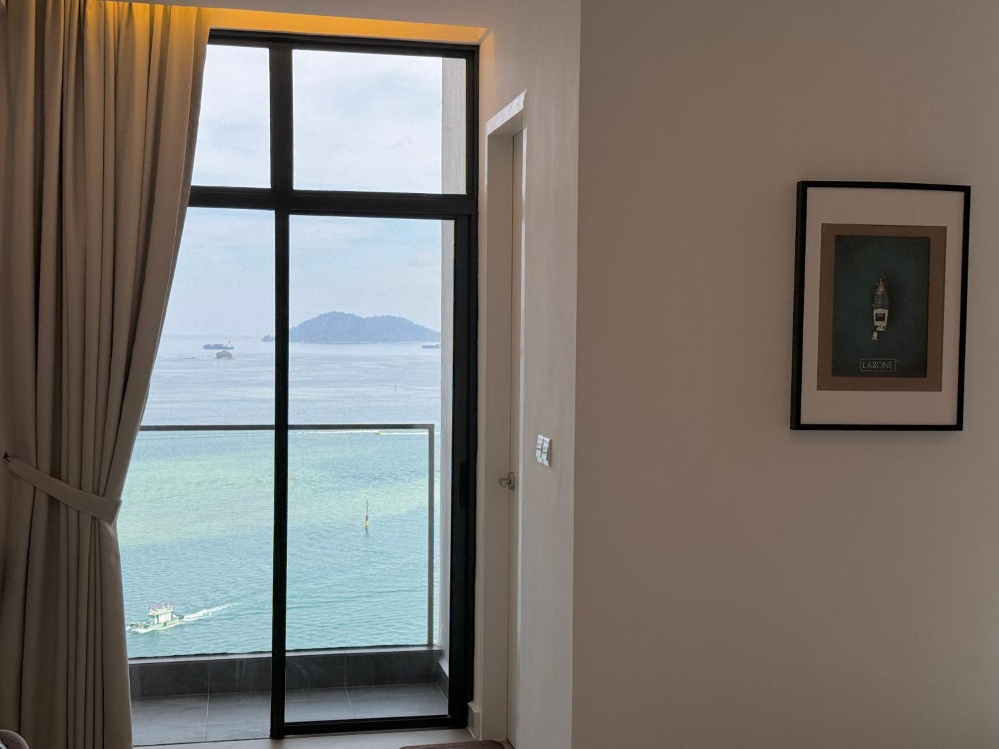 The Shore Cbd Kota Kinabalu By Laxzone Suite מראה חיצוני תמונה